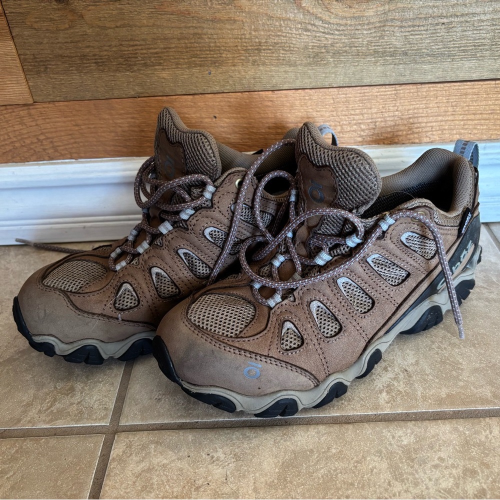 Oboz hiking boots. Get condition. Waterproof.